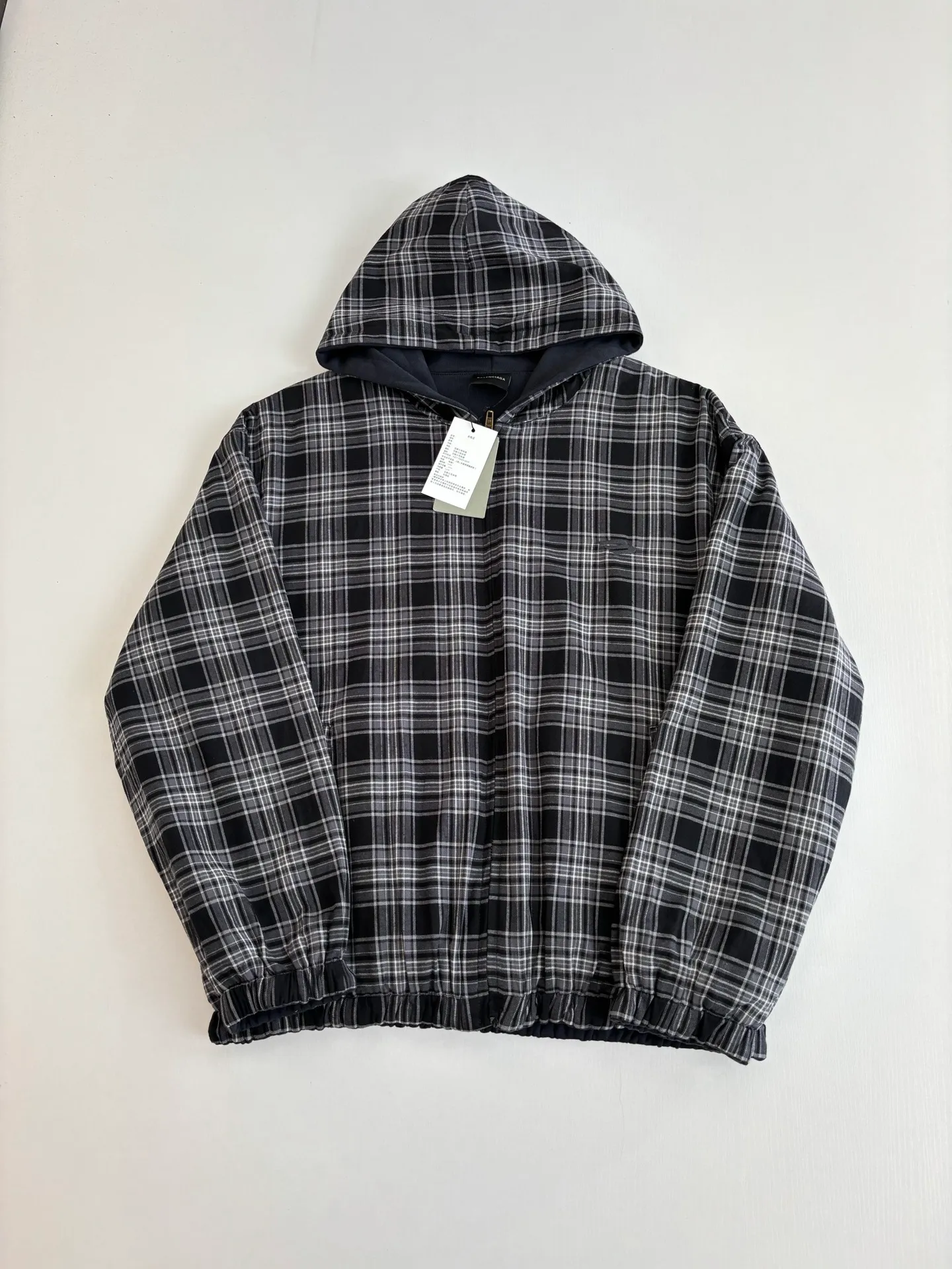 Balenciag*/ Black White ， Retro ； Navy Blue ， Retro ， 。 ： Navy Blue / ， ， ， Retro ， Breathable ； ， ， 。 Size：S/M/L